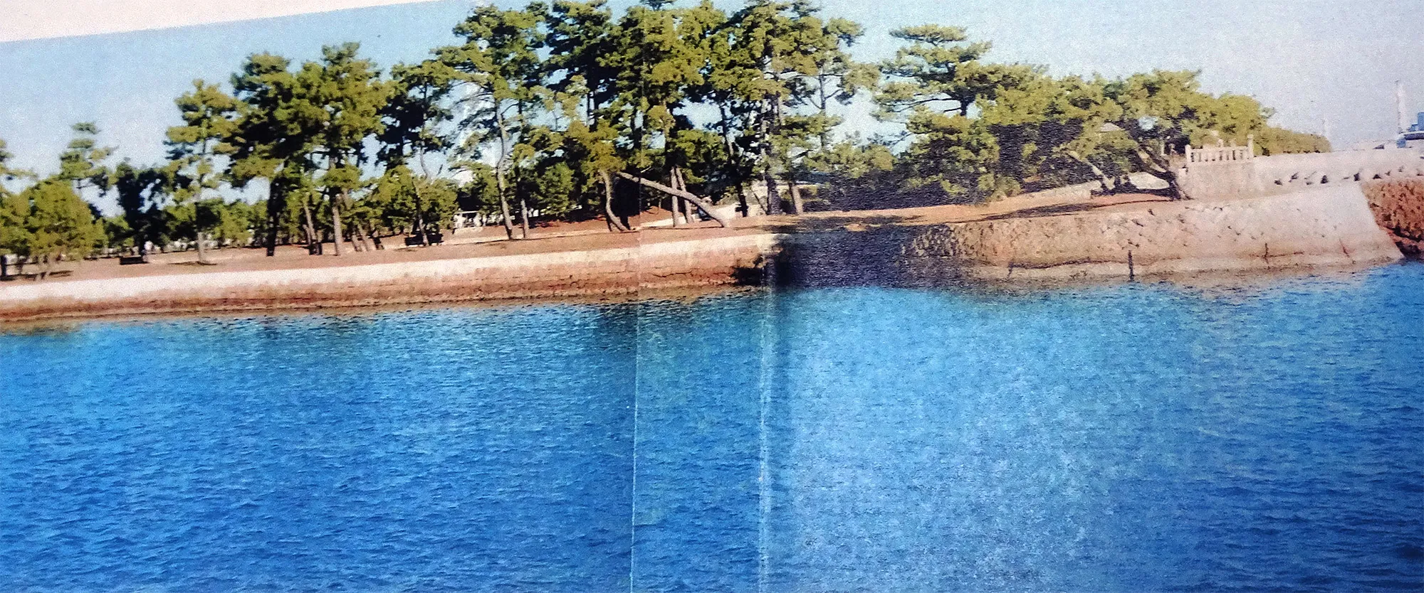 高砂港の西の波止から見た東風請 写真